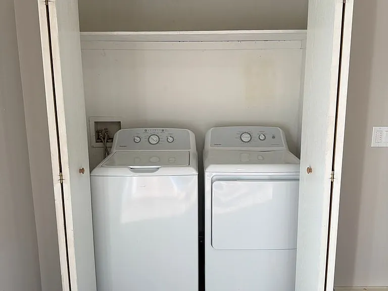 Montclair Apartments — Photo 9