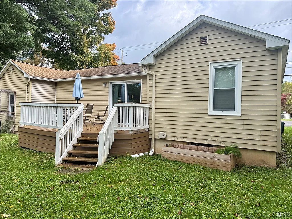 2 bed, 1.0 bath, 985 sqft, $1,900 — Photo 3