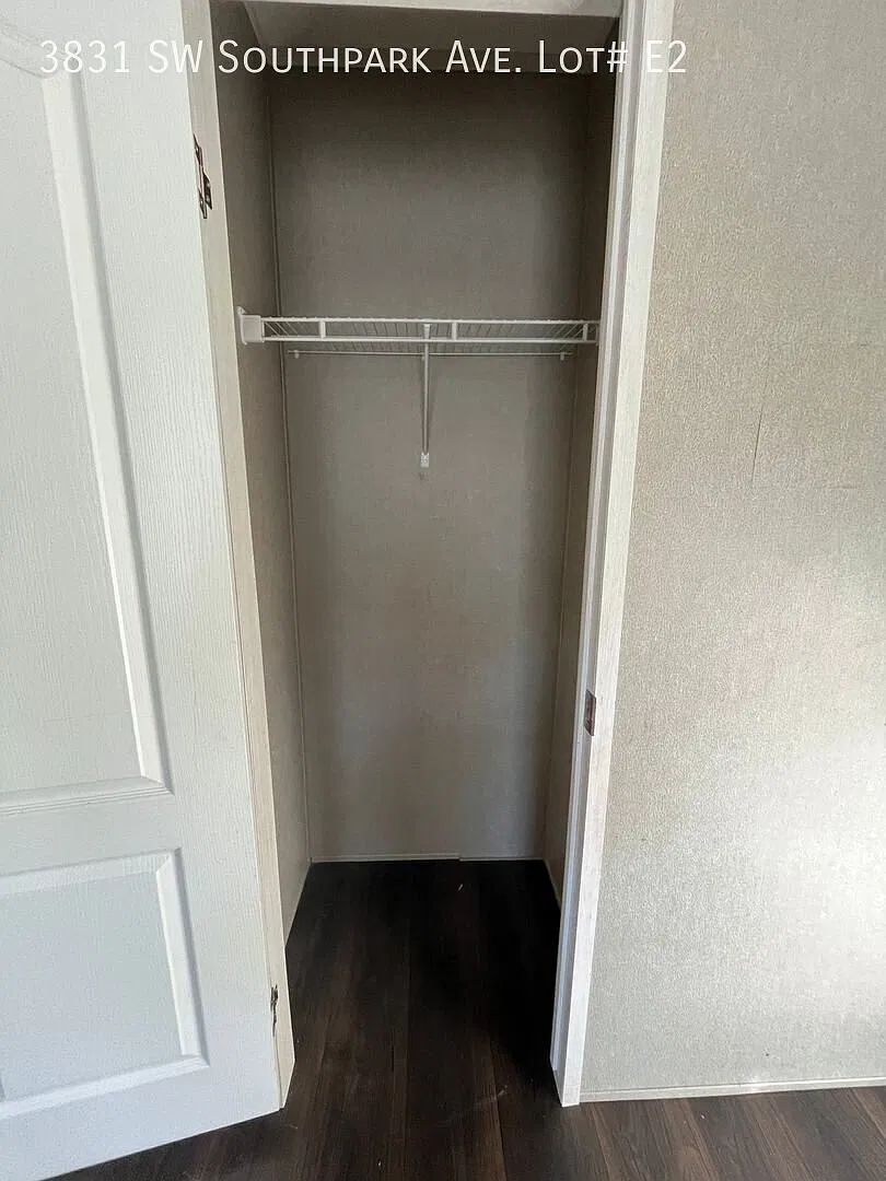 Welcome to your new home here in Topeka! — Photo 4