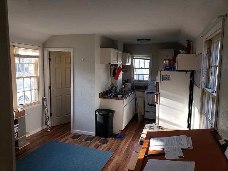 260 Campus Ave — Photo 5