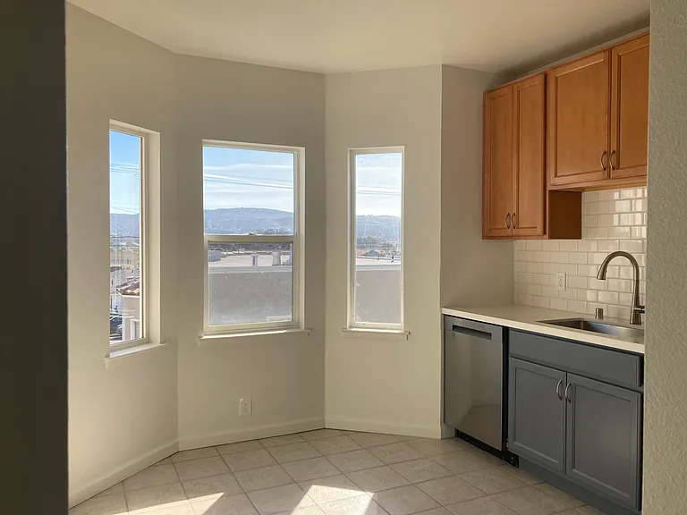 409 Orange Ave W — Photo 10