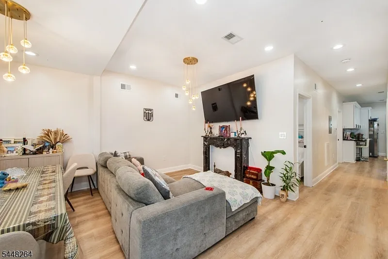 2 bed, 2.0 bath, $2,850 — Photo 2
