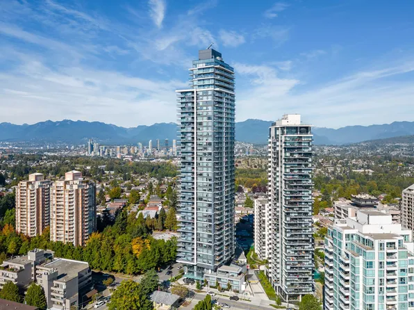 4711 Hazel St #2206, Burnaby, BC V5H 0J9