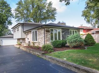 10704 S Neenah Ave, Worth, IL 60482