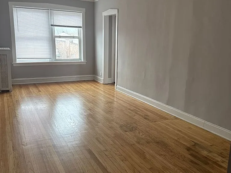 SPACIOUS 2 BEDROOM APARTMENTS AVAILABLE — Photo 25