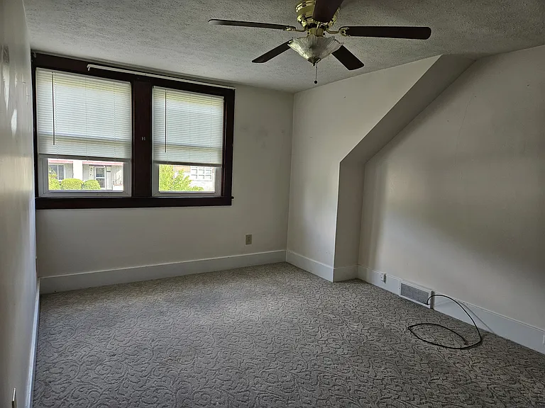 1725 Moore Ave — Photo 15