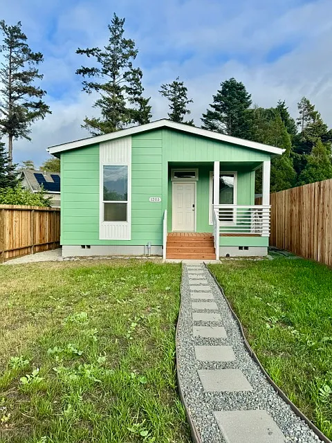 2 bed, 890 sqft, $2,675 — Photo 1