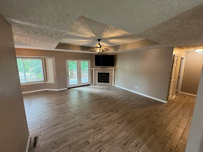 608 Cypress Ave — Photo 2