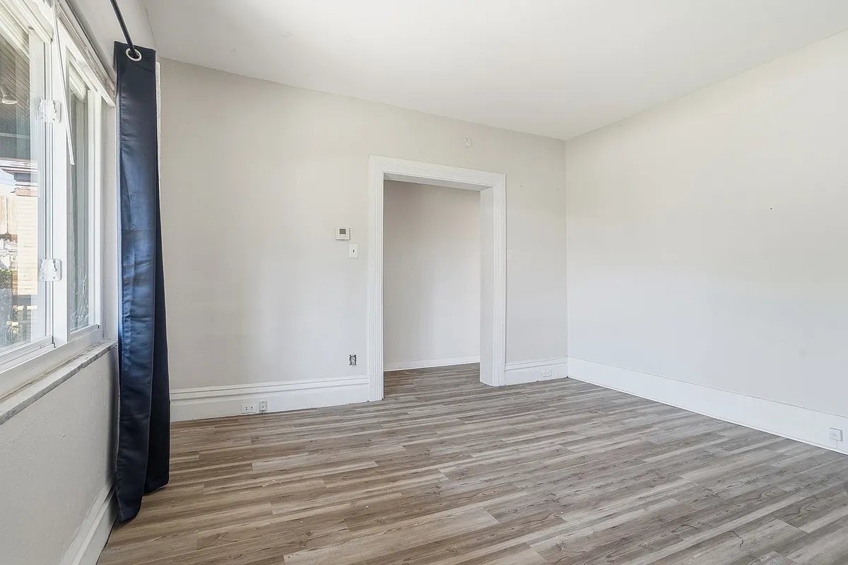 Building Photo - 7122 Harrison Ave #1