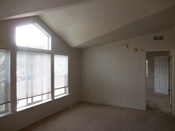 3rd image of 117 School House Ln