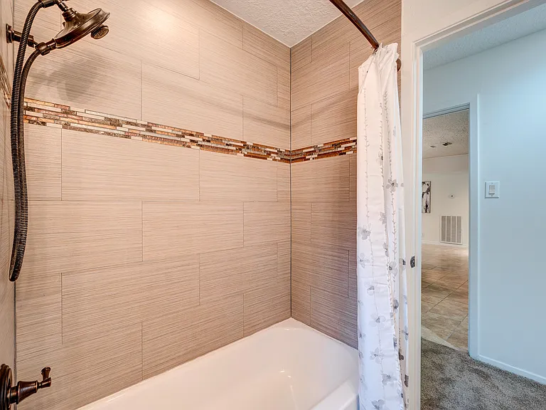 1722 S Kirkwood Rd — Photo 52
