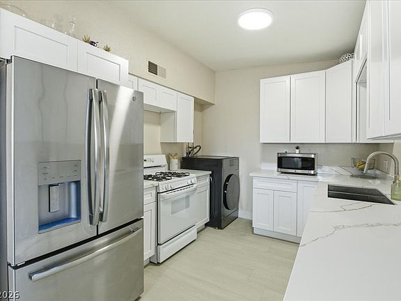2nd image of 237 Wisteria Ave