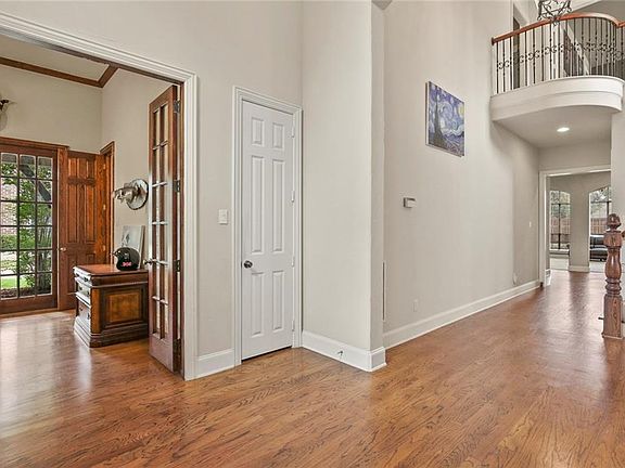 3rd image of 2409 Creekwood Ct