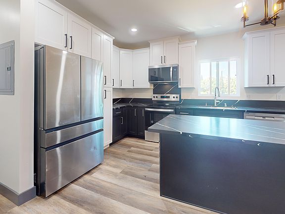 3rd image of 1827 Bellevue Ave #1