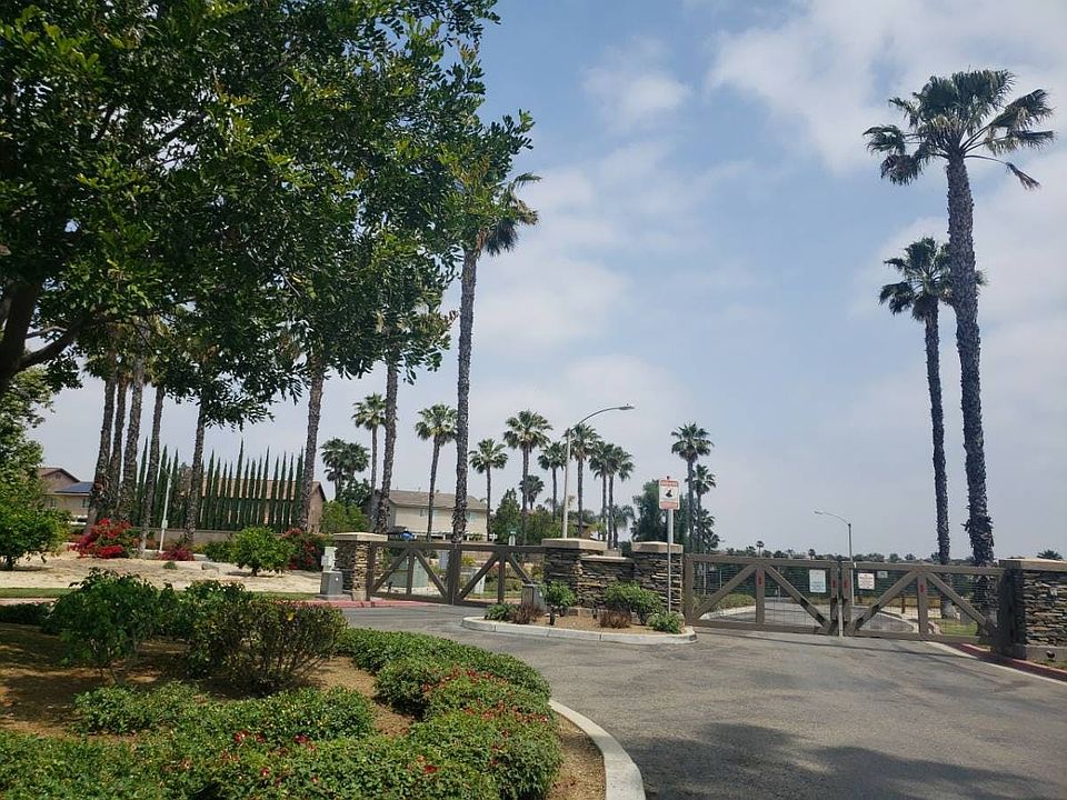 1st image of 17287 Grove Dr