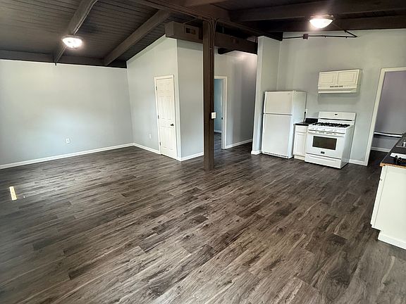 2nd image of 612 E 47th Pl