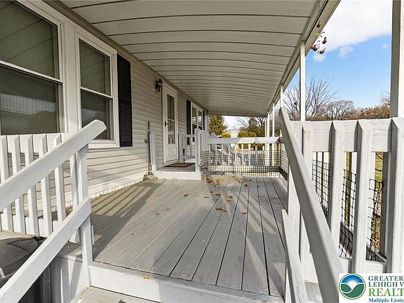 4th image of 37 Stacey Dr