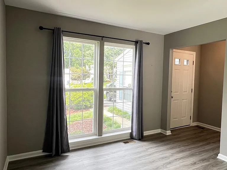 16 Emerald Dr — Photo 5