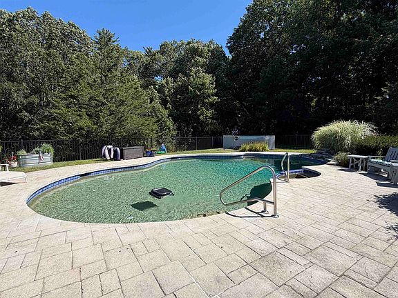 4th image of 163 Exeter Road