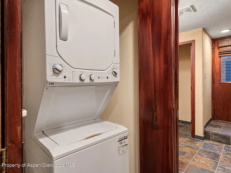 650 S Monarch St #4 — Photo 37