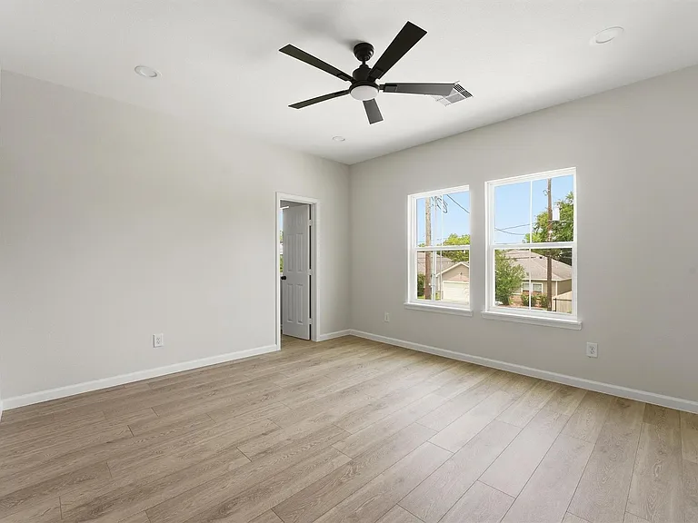 4354 Clover St #B — Photo 19