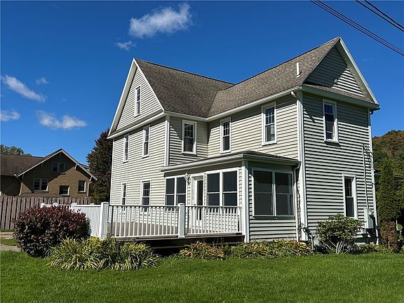 3rd image of 540 Derrick Rd