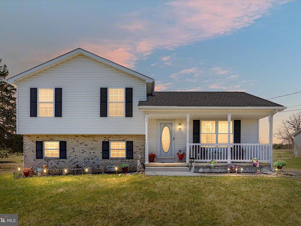 1st image of 302 Montana Ct