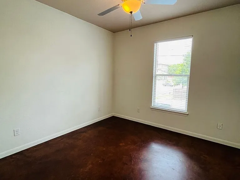 2801 Sandage Ave — Photo 12