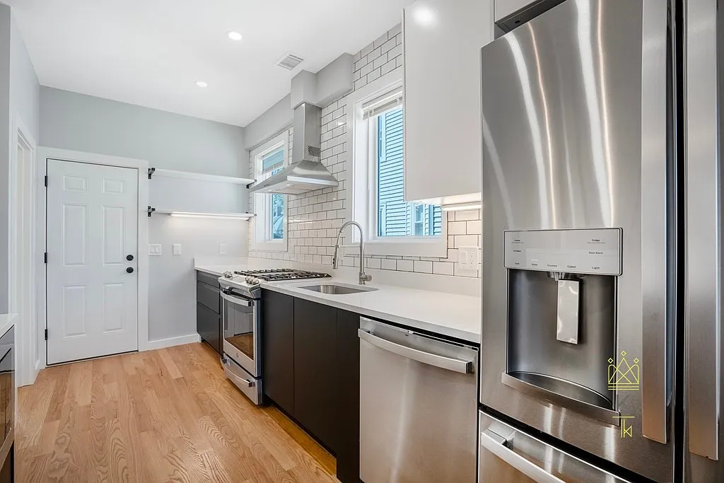 4 bed, 3.0 bath, 1500 sqft, $5,600 — Photo 3
