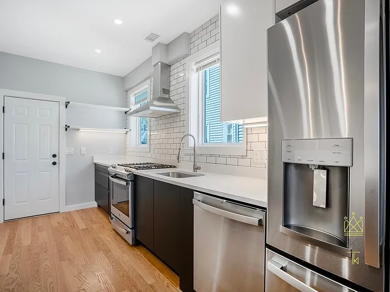 27 Linden St #1 — Photo 3