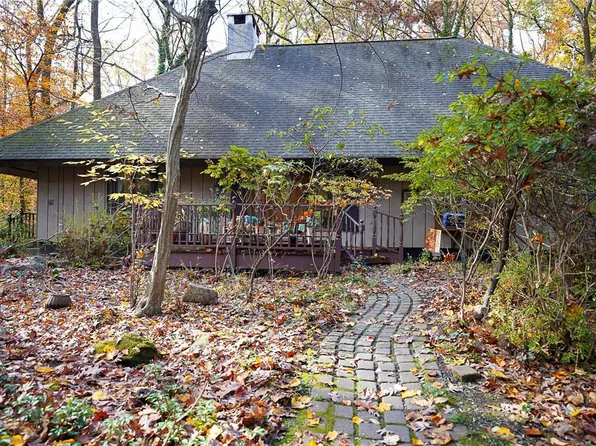 2315 Wood Ln, Allentown, PA 18103
