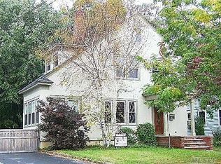 43 Rolling St, Lynbrook, NY 11563