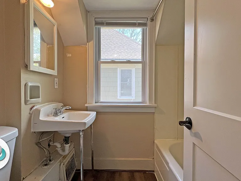 213-215 6th Pl NW #213 — Photo 16