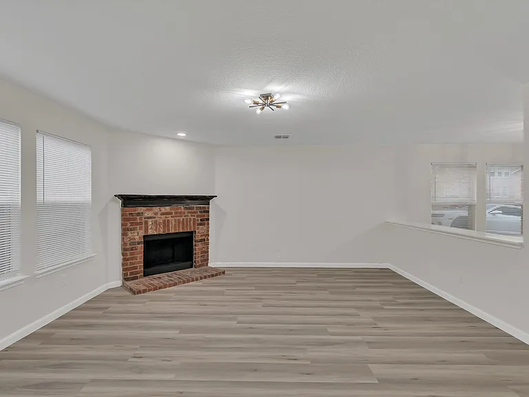 438 Stanley Falls Dr — Photo 16
