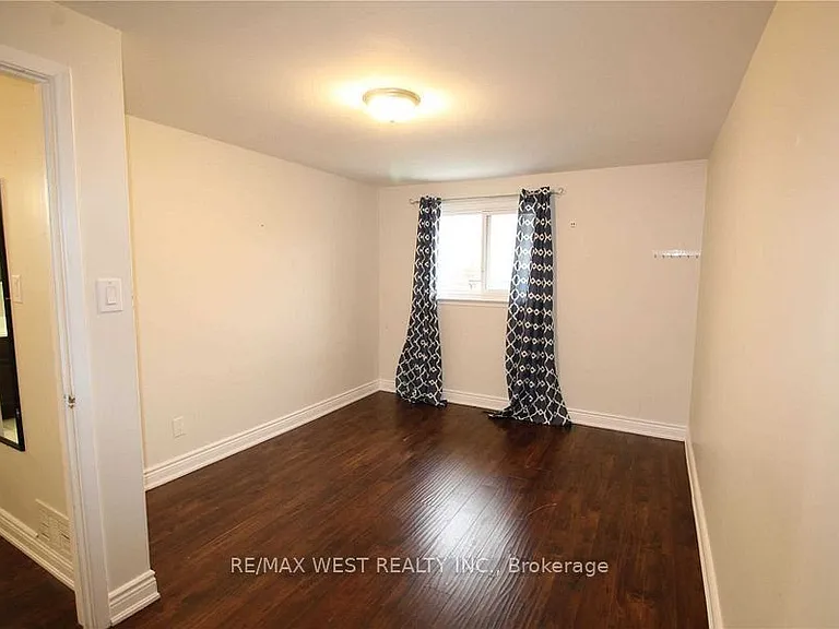 11 Tindale Rd #UPPER — Photo 9