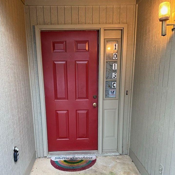 1st image of 1015 Stonegate Dr APT C