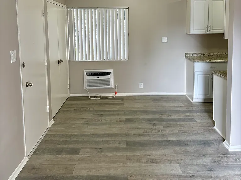 409 N Los Robles Ave #9 — Photo 2