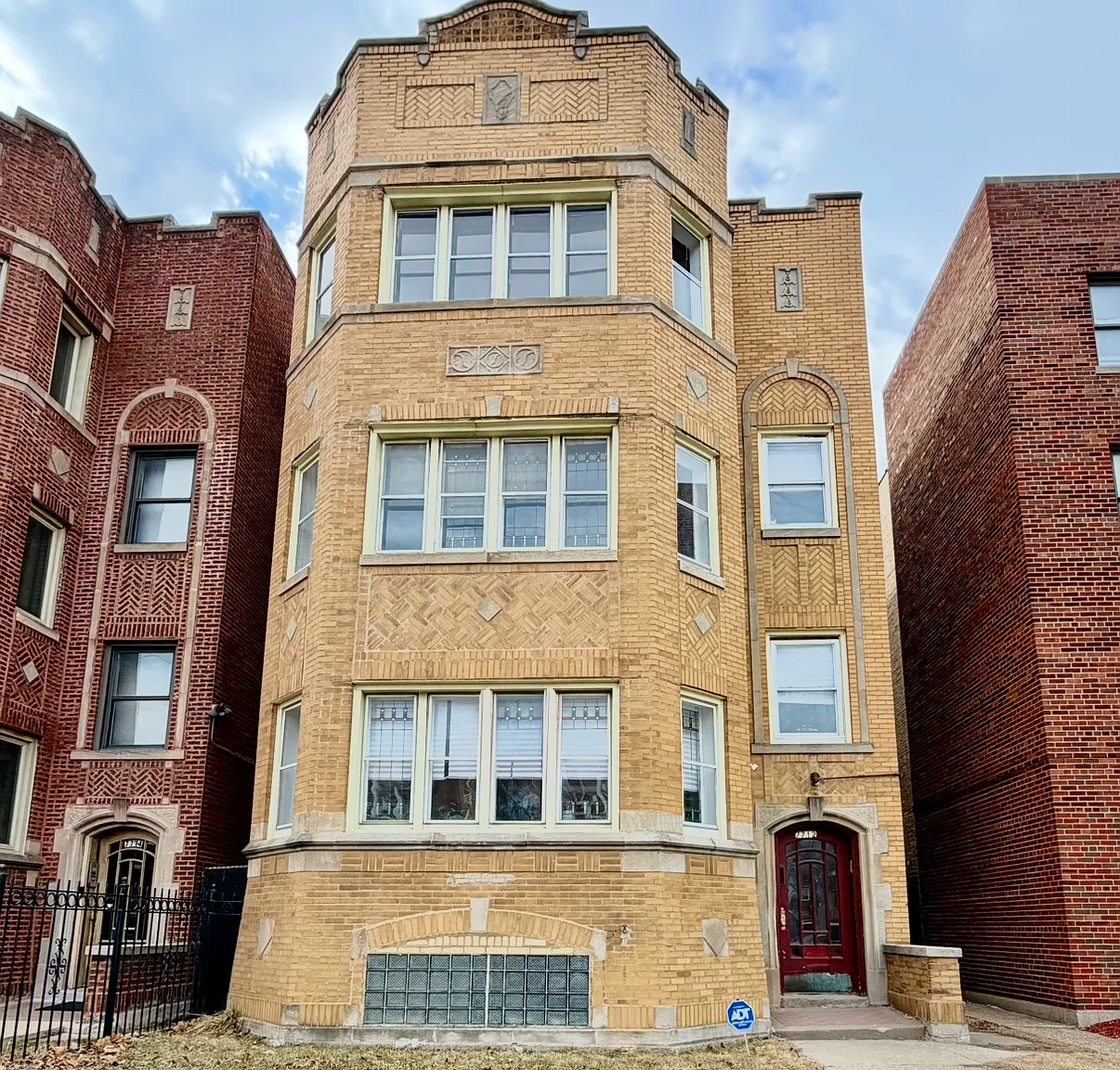 3 bed, $1,950 — Photo 1