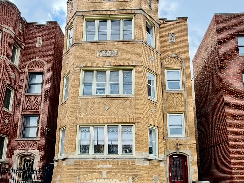 7712 S Jeffery Blvd #3
