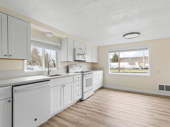 5th image of 530 NE 5th St