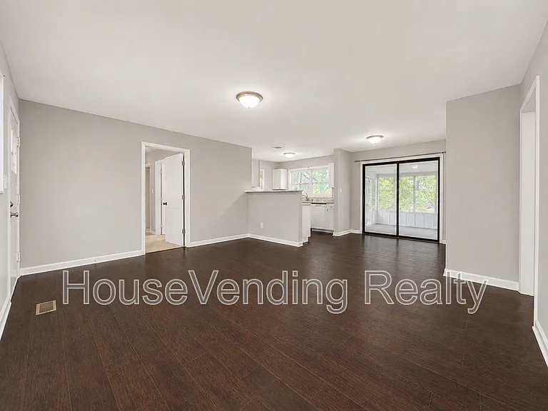 619 Tarpley St — Photo 3