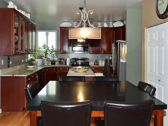 2nd image of 13112 W Yorkshire Ln