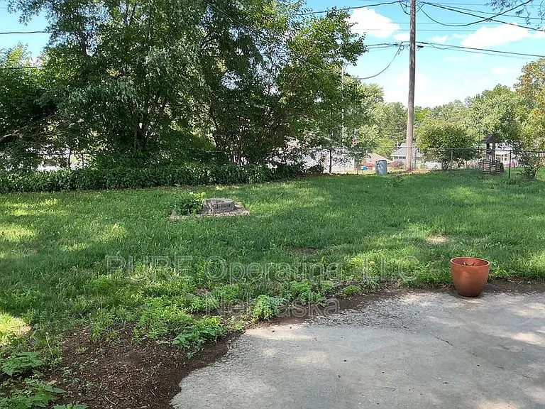 7602 Parker St — Photo 42