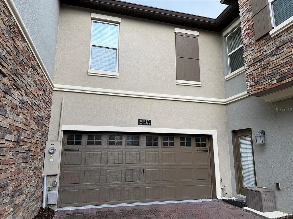 5 bed, 3.0 bath, 2522 sqft, $2,495 — Photo 2