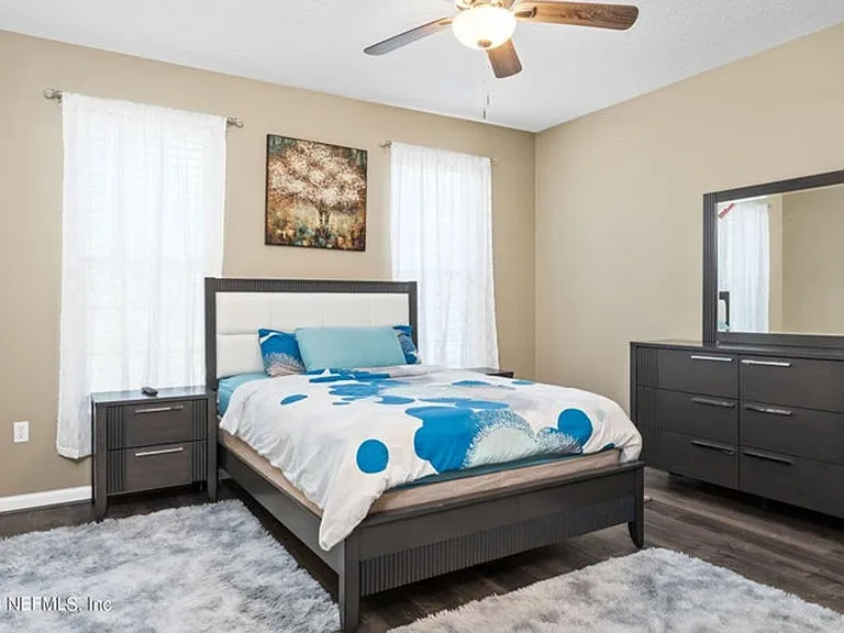 425 Oak Pond Dr — Photo 32