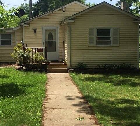 3rd image of 156 Moriches Ave