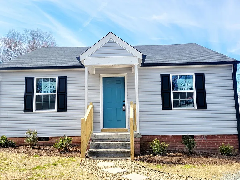 709 Maryland Ave — Photo 1