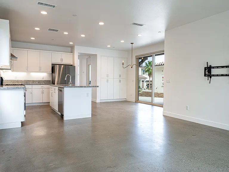 35830 McCarthy St — Photo 12