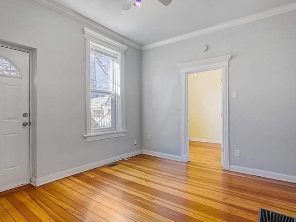 2nd image of 2515 W Augusta Blvd #1S