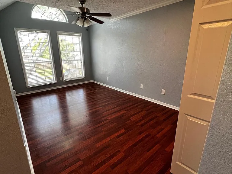 7719 Valera Ln — Photo 10